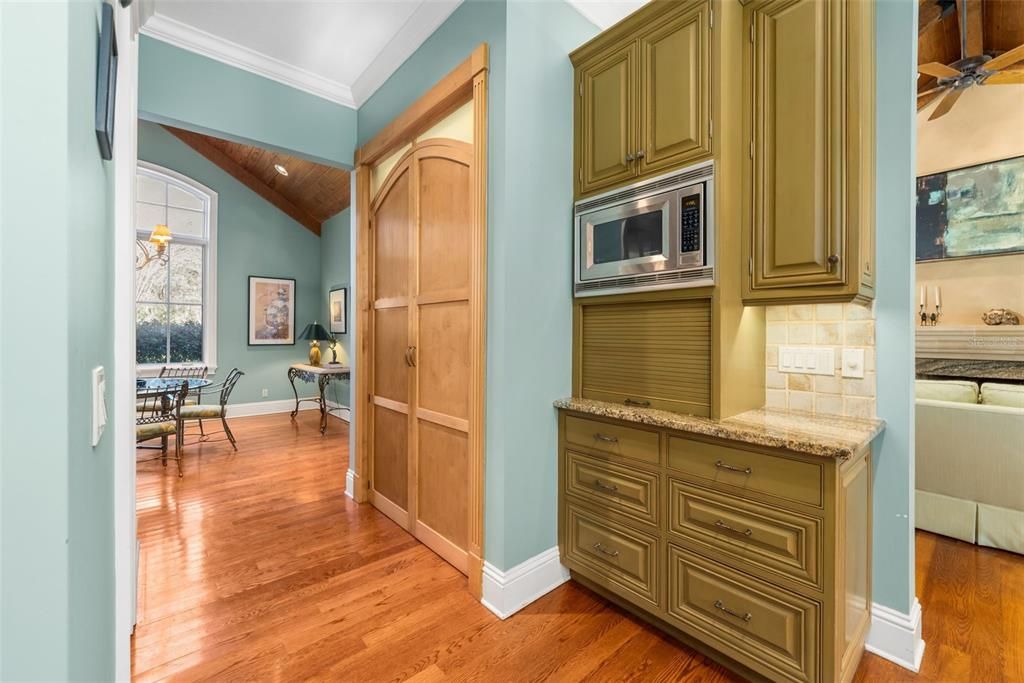 待售: $1,685,000 (6 贝兹, 5 浴室, 6343 平方英尺)