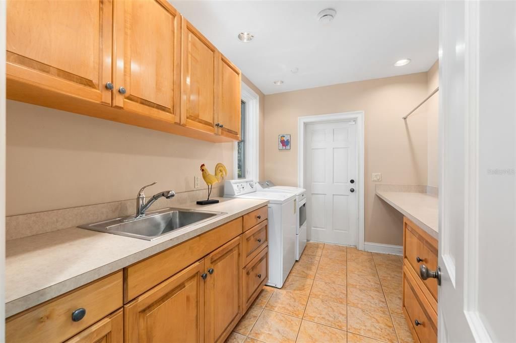 待售: $1,685,000 (6 贝兹, 5 浴室, 6343 平方英尺)