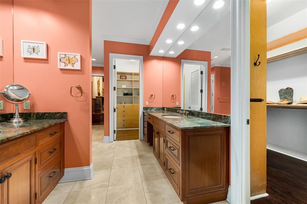 待售: $1,685,000 (6 贝兹, 5 浴室, 6343 平方英尺)