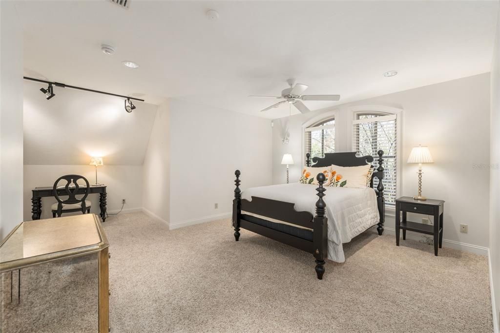 待售: $1,685,000 (6 贝兹, 5 浴室, 6343 平方英尺)