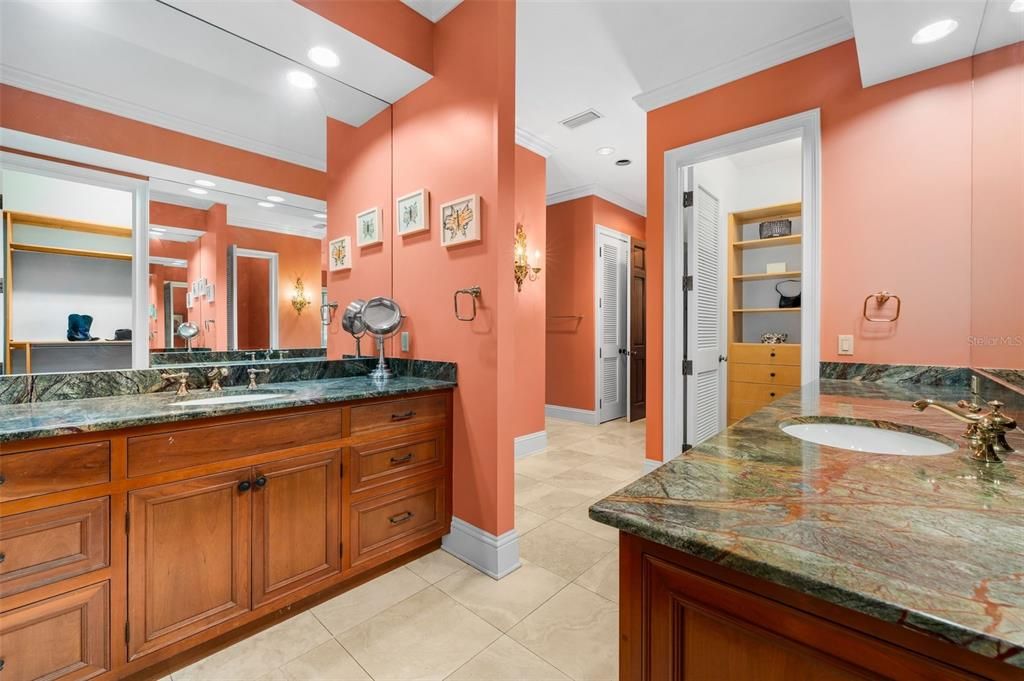 待售: $1,685,000 (6 贝兹, 5 浴室, 6343 平方英尺)