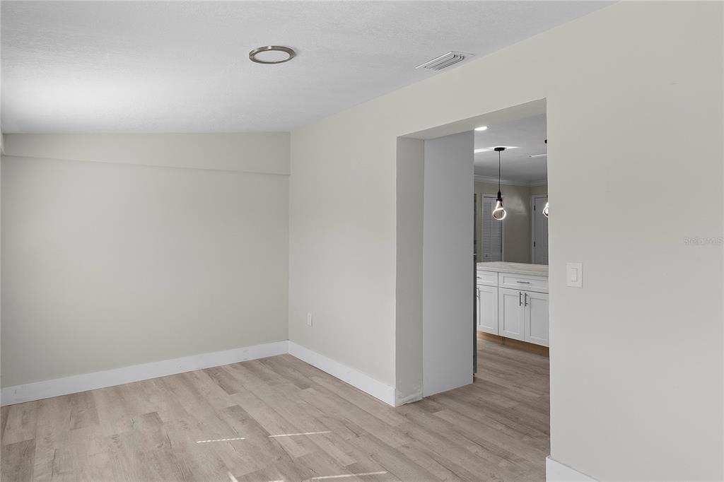 En Venta: $280,000 (3 camas, 2 baños, 1120 Pies cuadrados)