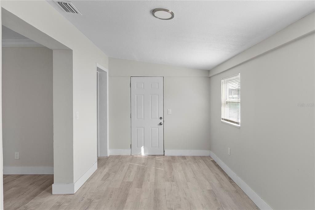 En Venta: $280,000 (3 camas, 2 baños, 1120 Pies cuadrados)