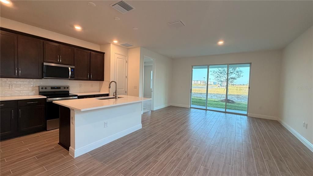 For Sale: $299,750 (3 beds, 2 baths, 1433 Square Feet)