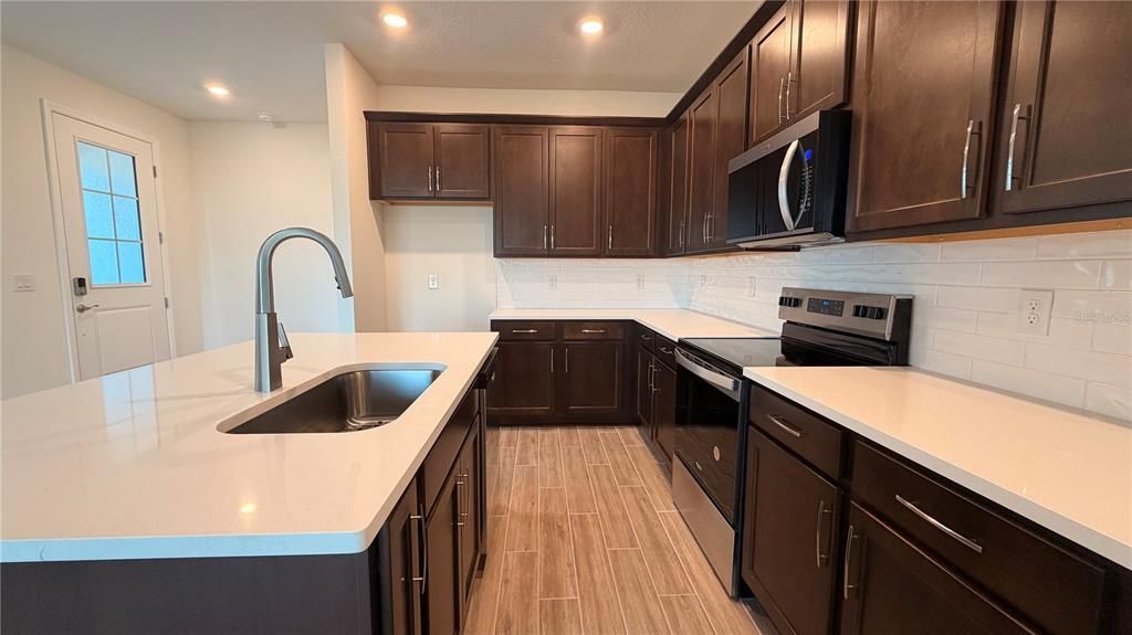 For Sale: $299,750 (3 beds, 2 baths, 1433 Square Feet)