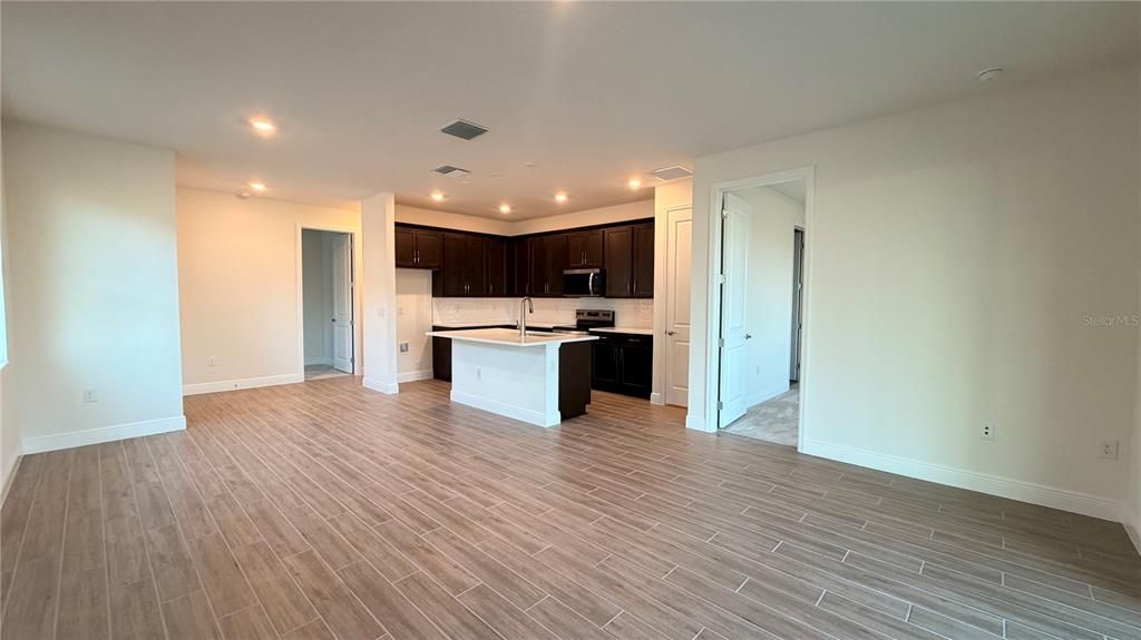 For Sale: $299,750 (3 beds, 2 baths, 1433 Square Feet)