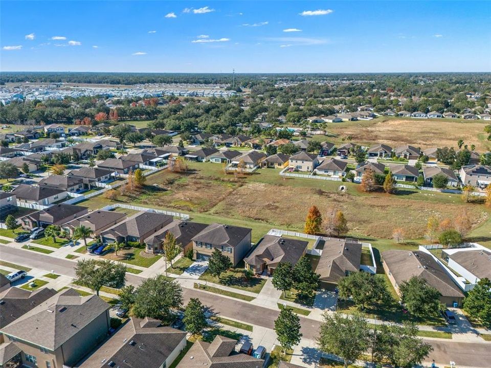 待售: $400,000 (4 贝兹, 2 浴室, 2612 平方英尺)