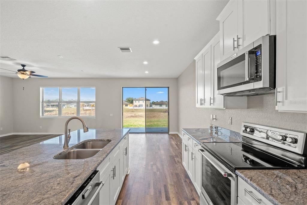 待售: $400,000 (4 贝兹, 2 浴室, 2612 平方英尺)