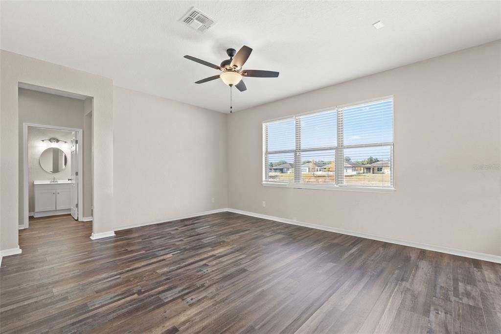 待售: $400,000 (4 贝兹, 2 浴室, 2612 平方英尺)