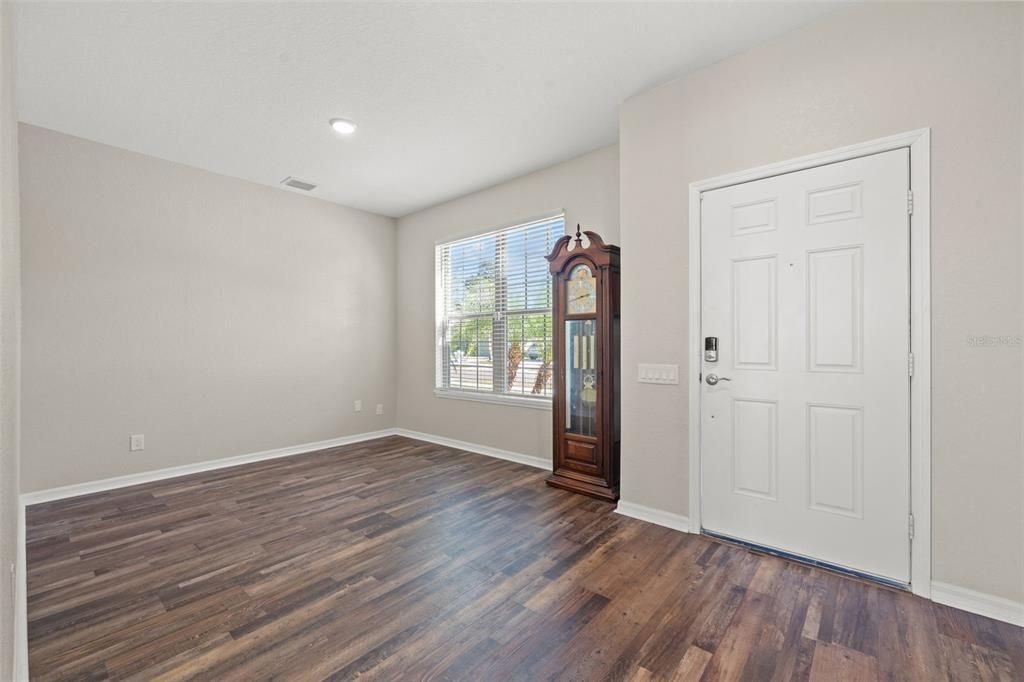 待售: $400,000 (4 贝兹, 2 浴室, 2612 平方英尺)