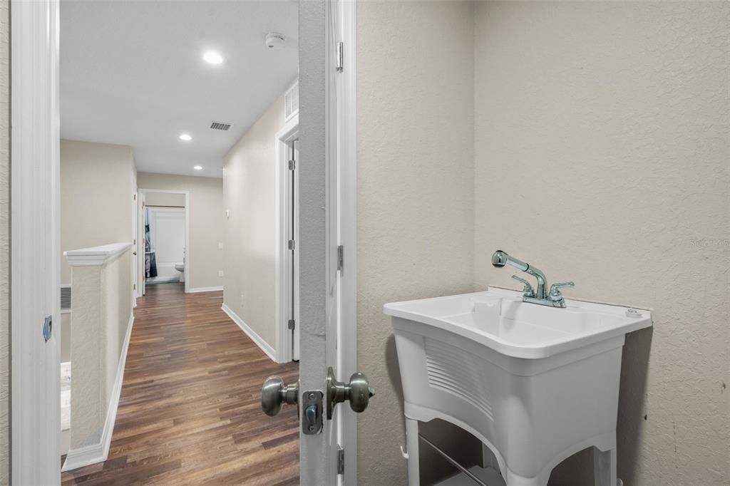 待售: $400,000 (4 贝兹, 2 浴室, 2612 平方英尺)