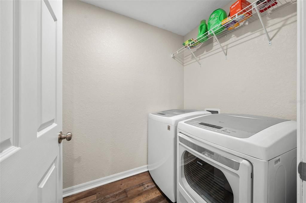 待售: $400,000 (4 贝兹, 2 浴室, 2612 平方英尺)