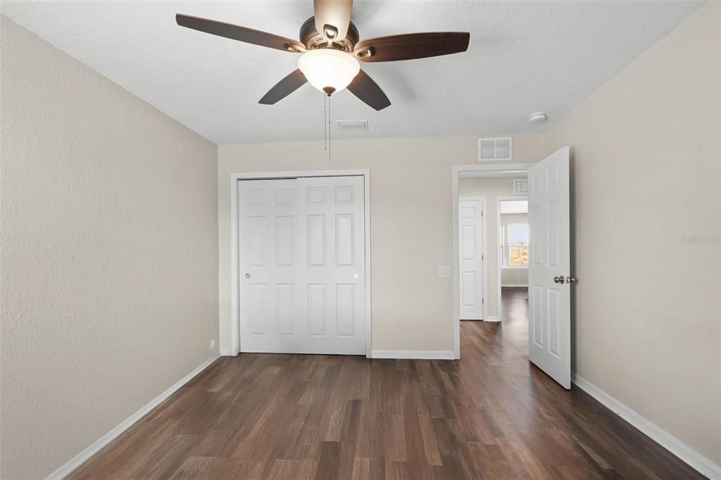 待售: $400,000 (4 贝兹, 2 浴室, 2612 平方英尺)