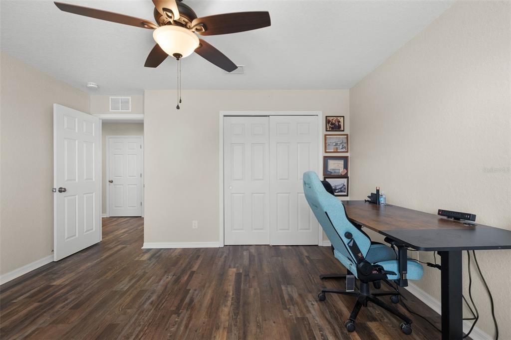 待售: $400,000 (4 贝兹, 2 浴室, 2612 平方英尺)