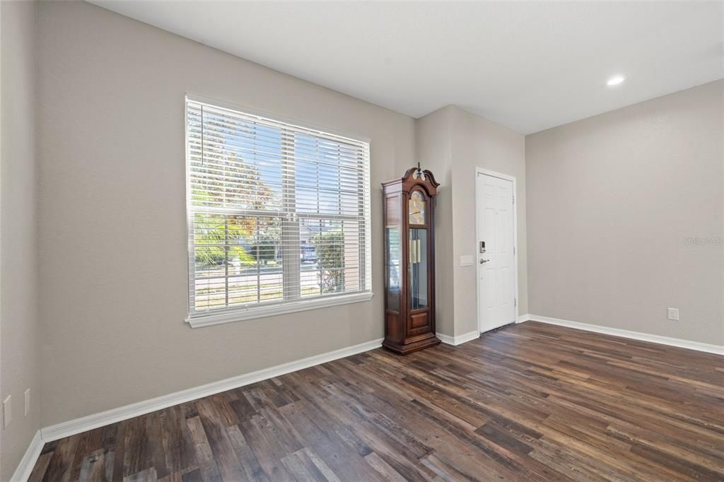 待售: $400,000 (4 贝兹, 2 浴室, 2612 平方英尺)