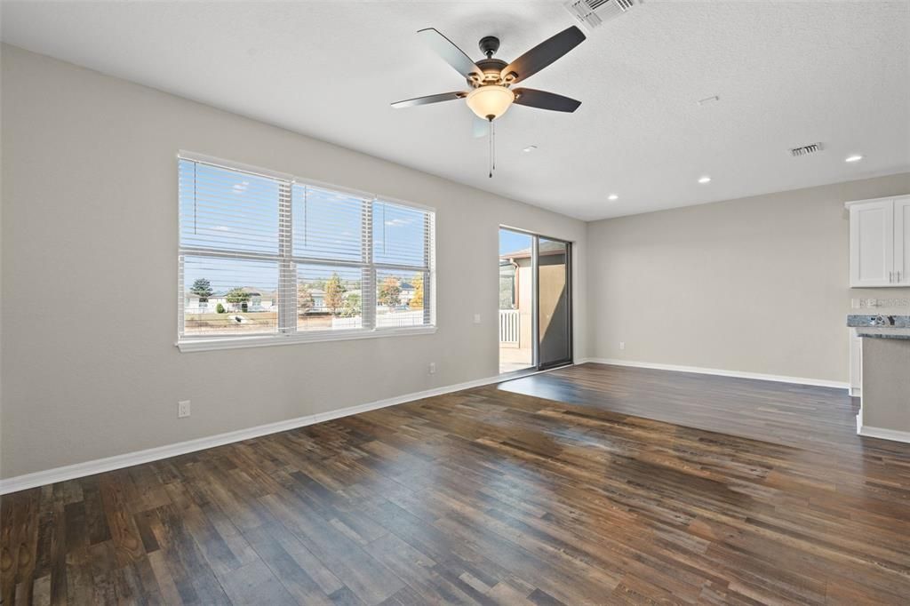 待售: $400,000 (4 贝兹, 2 浴室, 2612 平方英尺)