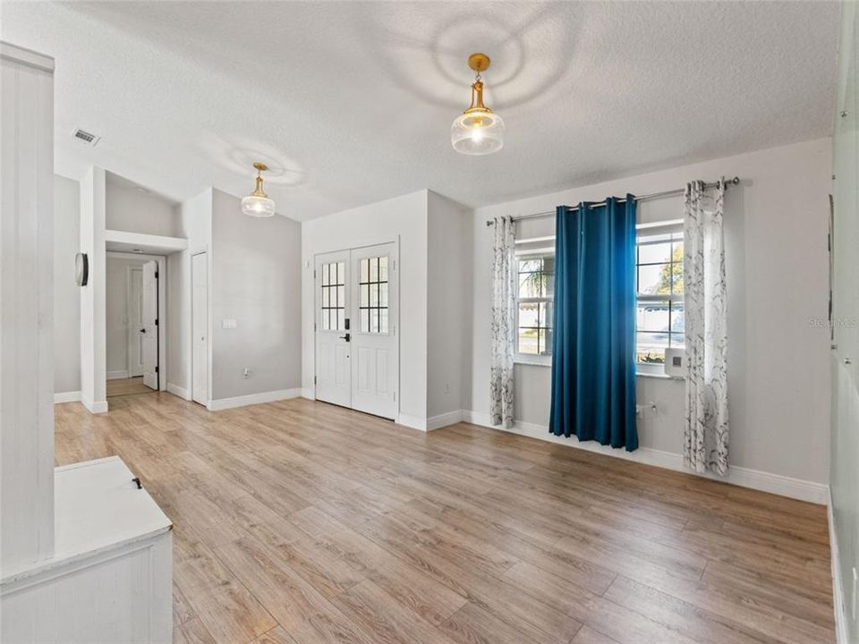 For Sale: $385,000 (3 beds, 2 baths, 1996 Square Feet)