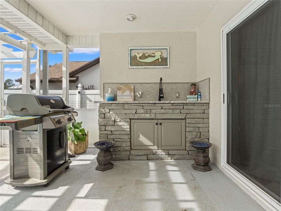 For Sale: $385,000 (3 beds, 2 baths, 1996 Square Feet)