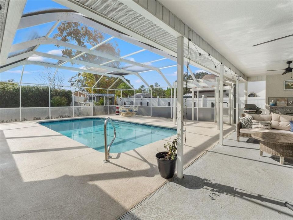 For Sale: $385,000 (3 beds, 2 baths, 1996 Square Feet)