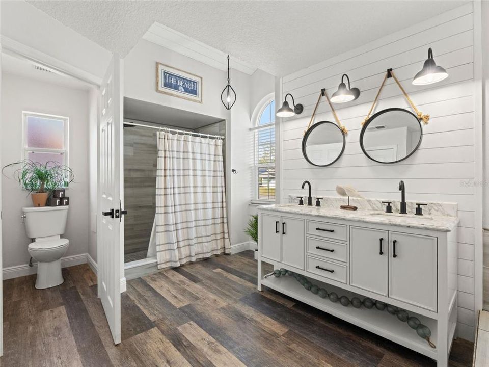 For Sale: $385,000 (3 beds, 2 baths, 1996 Square Feet)