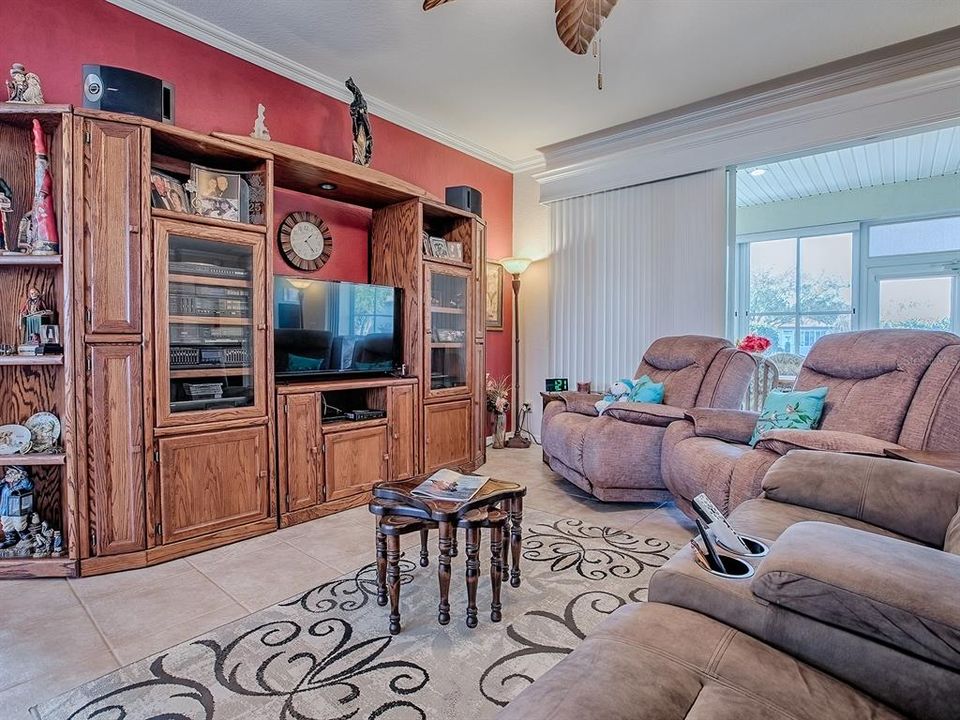 For Sale: $408,000 (2 beds, 2 baths, 1870 Square Feet)