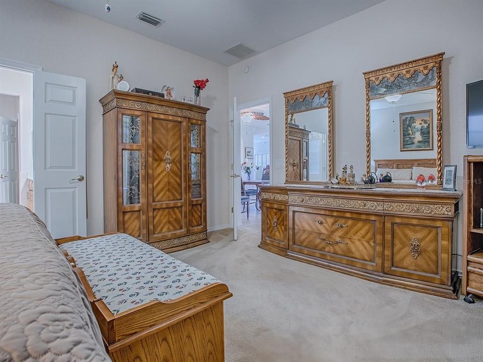 For Sale: $408,000 (2 beds, 2 baths, 1870 Square Feet)