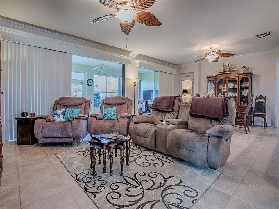 For Sale: $408,000 (2 beds, 2 baths, 1870 Square Feet)