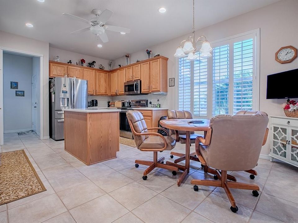 For Sale: $408,000 (2 beds, 2 baths, 1870 Square Feet)