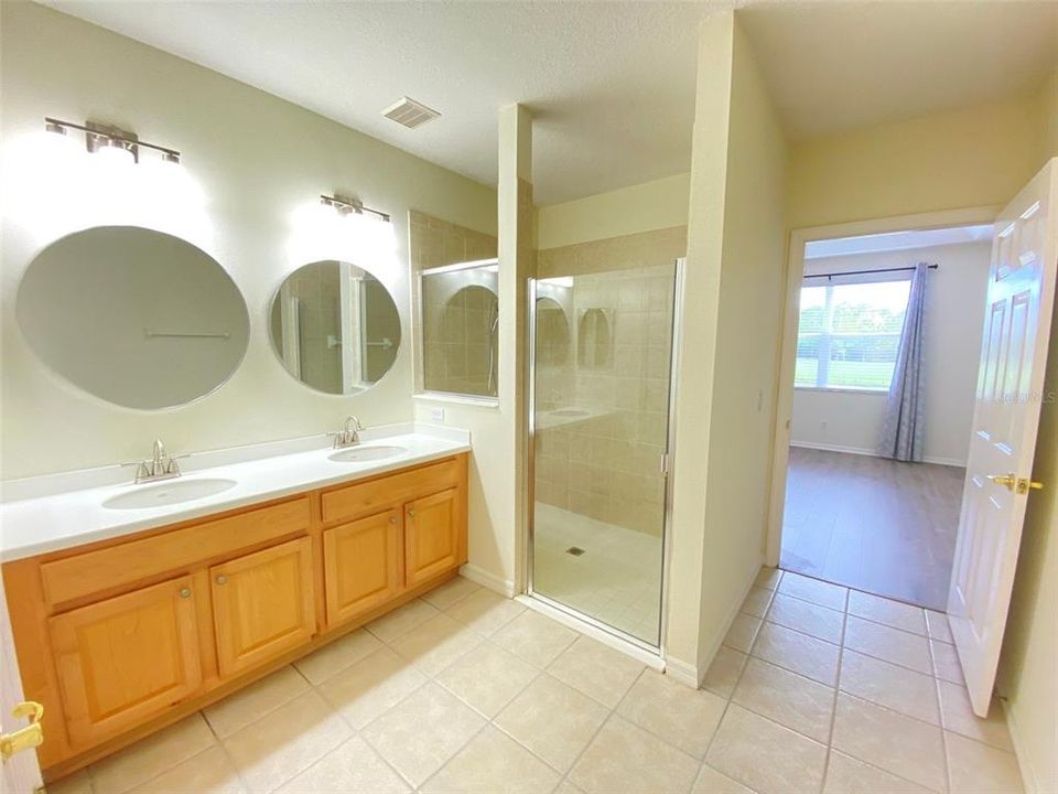 For Rent: $2,350 (3 beds, 2 baths, 1438 Square Feet)