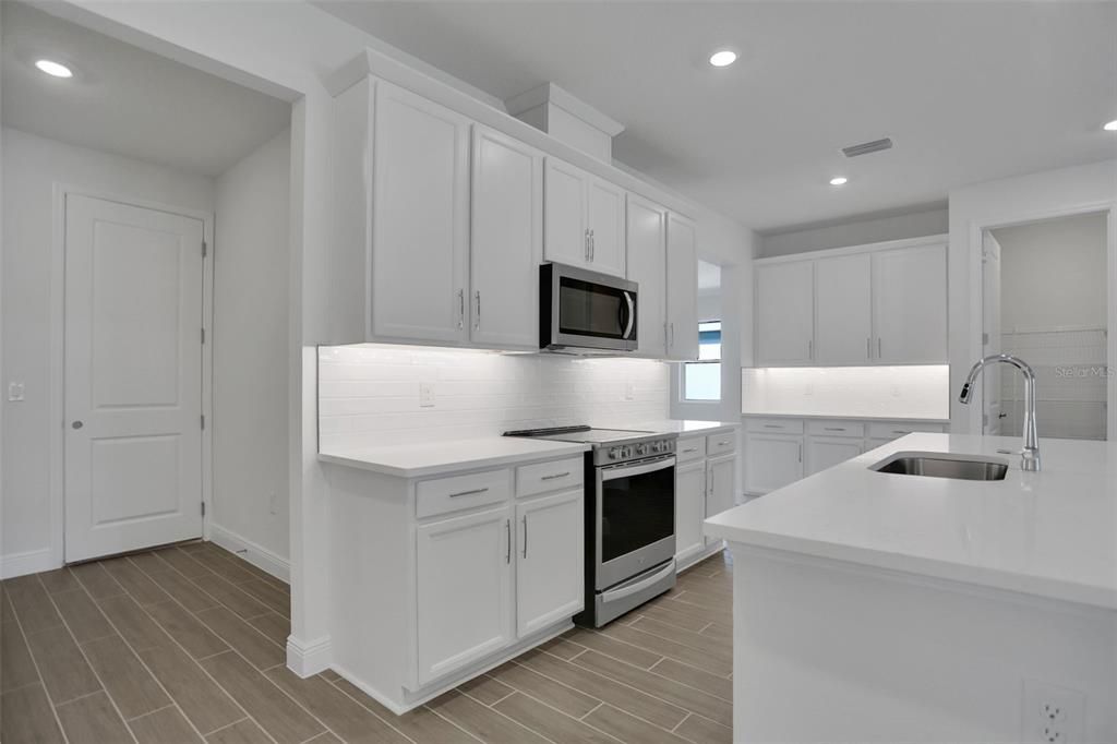 For Sale: $599,990 (4 beds, 4 baths, 3278 Square Feet)