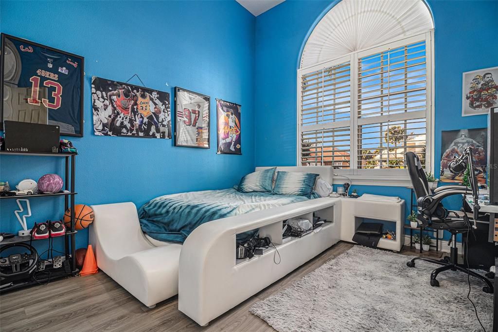 For Sale: $1,300,000 (5 beds, 4 baths, 4440 Square Feet)