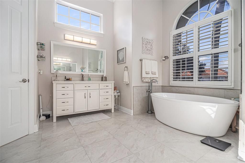 For Sale: $1,300,000 (5 beds, 4 baths, 4440 Square Feet)