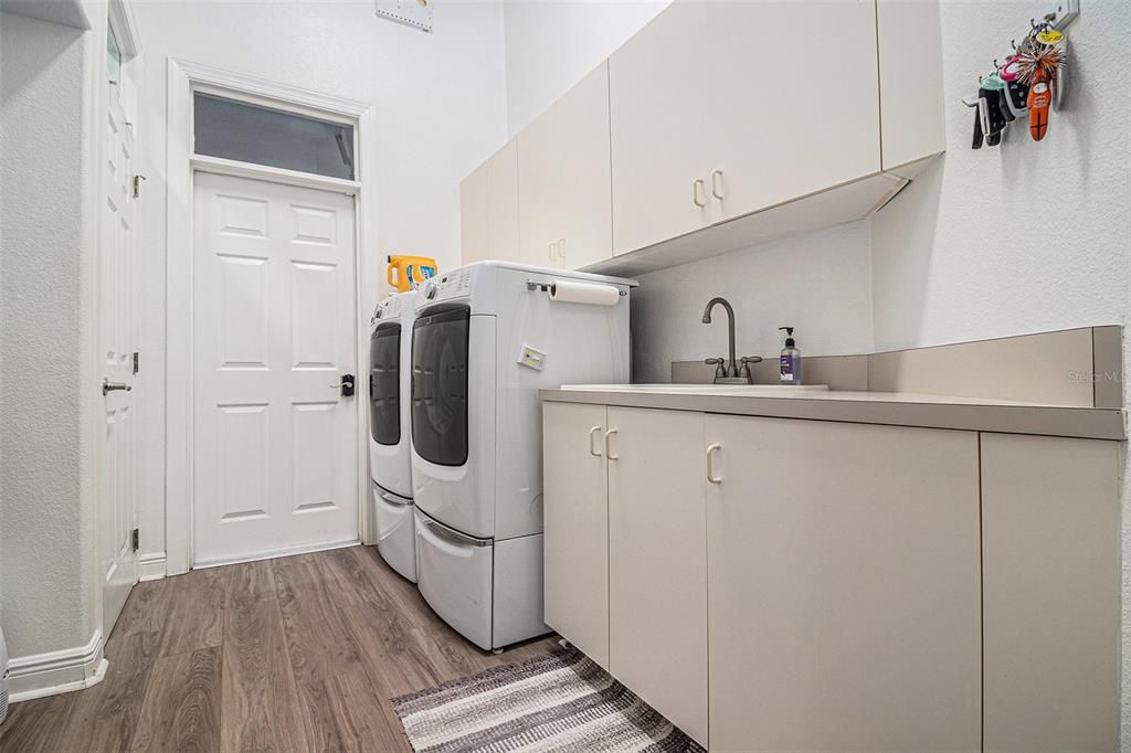 For Sale: $1,300,000 (5 beds, 4 baths, 4440 Square Feet)