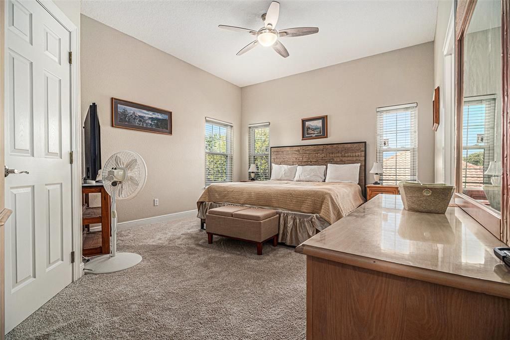 For Sale: $1,300,000 (5 beds, 4 baths, 4440 Square Feet)