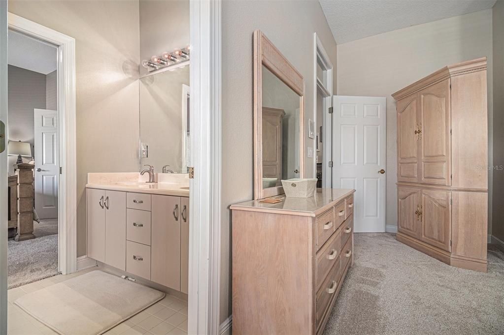 For Sale: $1,300,000 (5 beds, 4 baths, 4440 Square Feet)