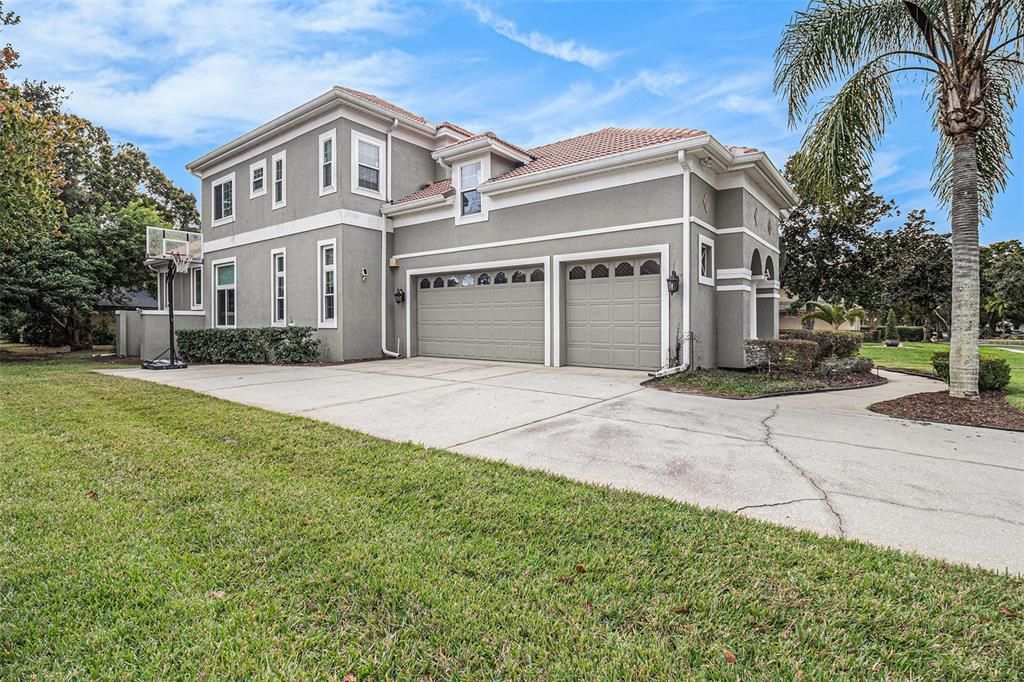 For Sale: $1,300,000 (5 beds, 4 baths, 4440 Square Feet)