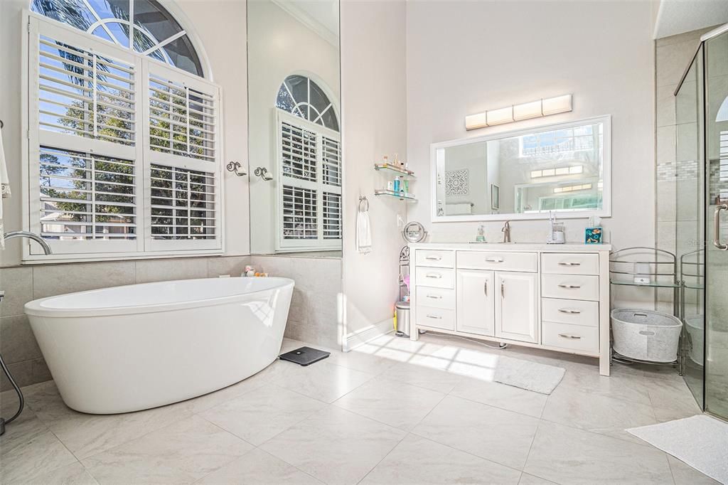 For Sale: $1,300,000 (5 beds, 4 baths, 4440 Square Feet)