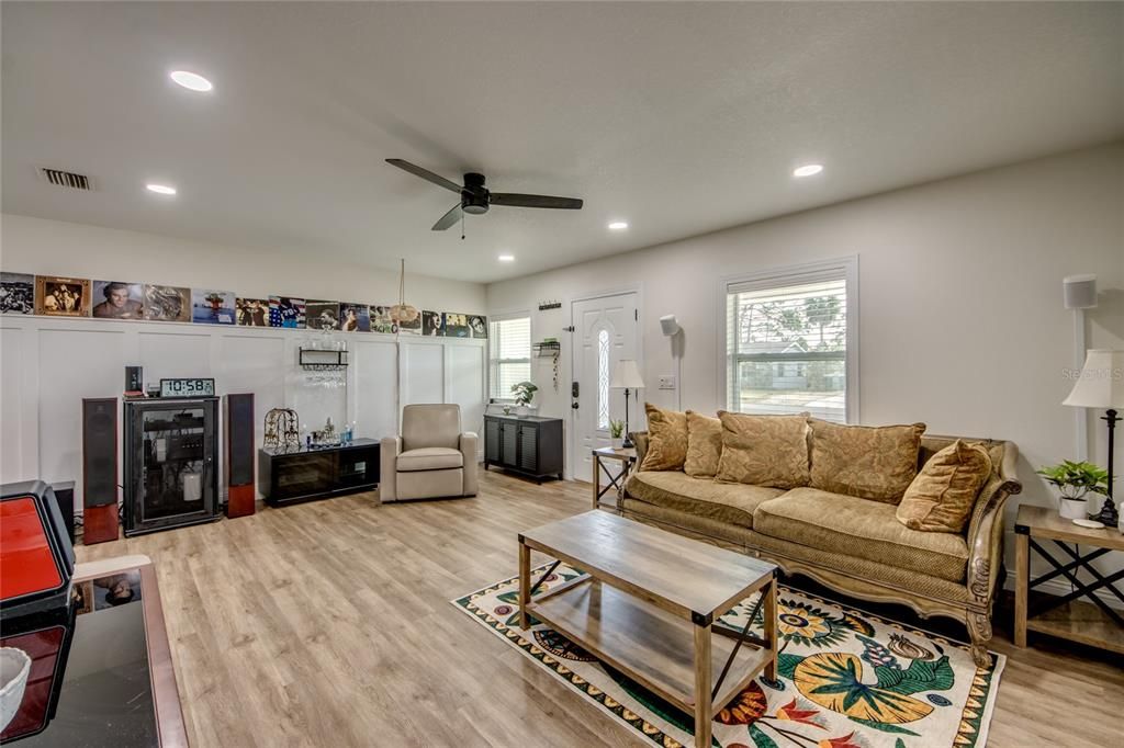 For Sale: $650,000 (3 beds, 2 baths, 1330 Square Feet)