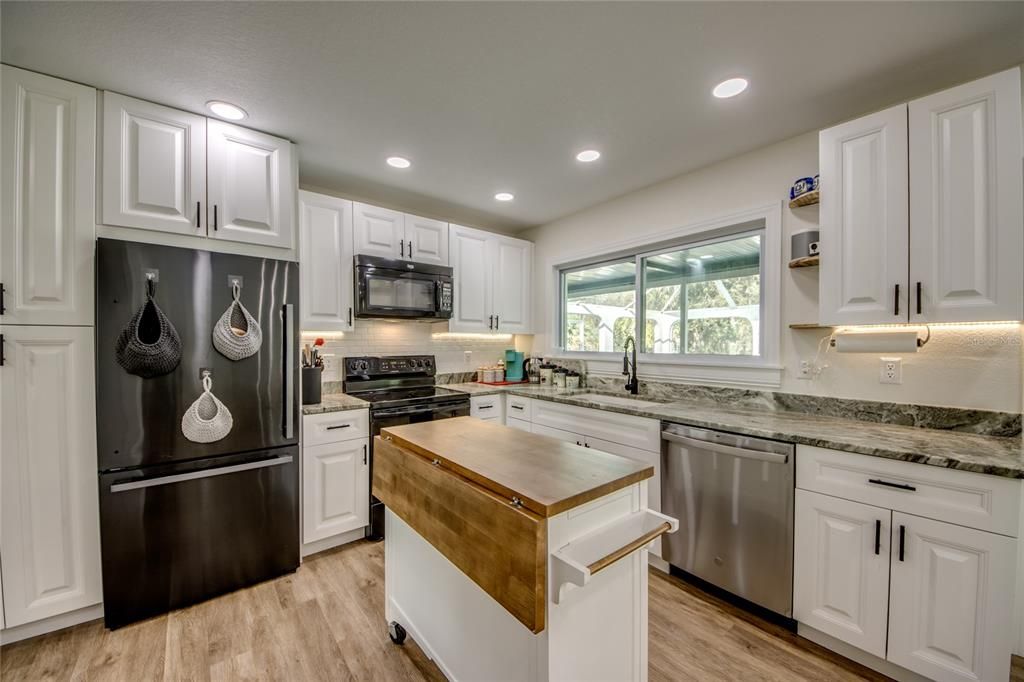 For Sale: $650,000 (3 beds, 2 baths, 1330 Square Feet)