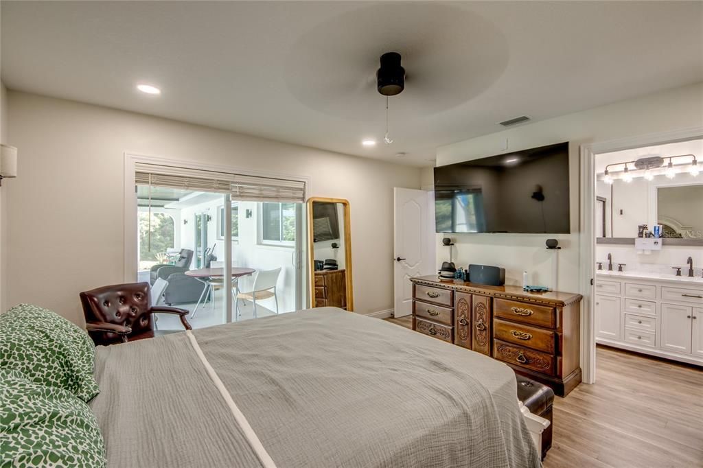 For Sale: $650,000 (3 beds, 2 baths, 1330 Square Feet)