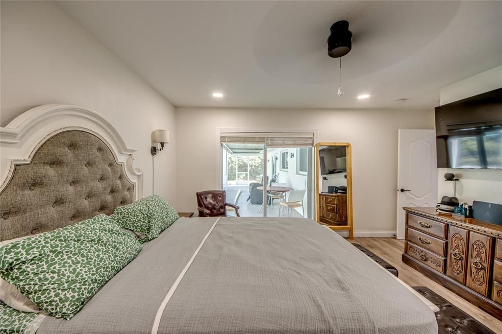 For Sale: $650,000 (3 beds, 2 baths, 1330 Square Feet)