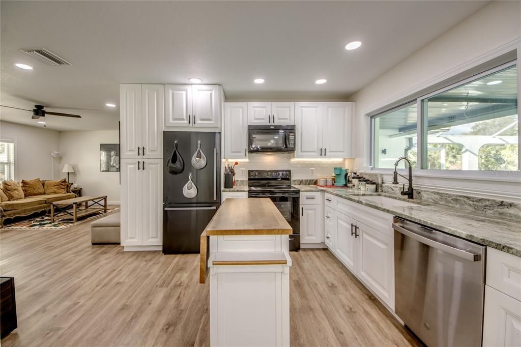 For Sale: $650,000 (3 beds, 2 baths, 1330 Square Feet)