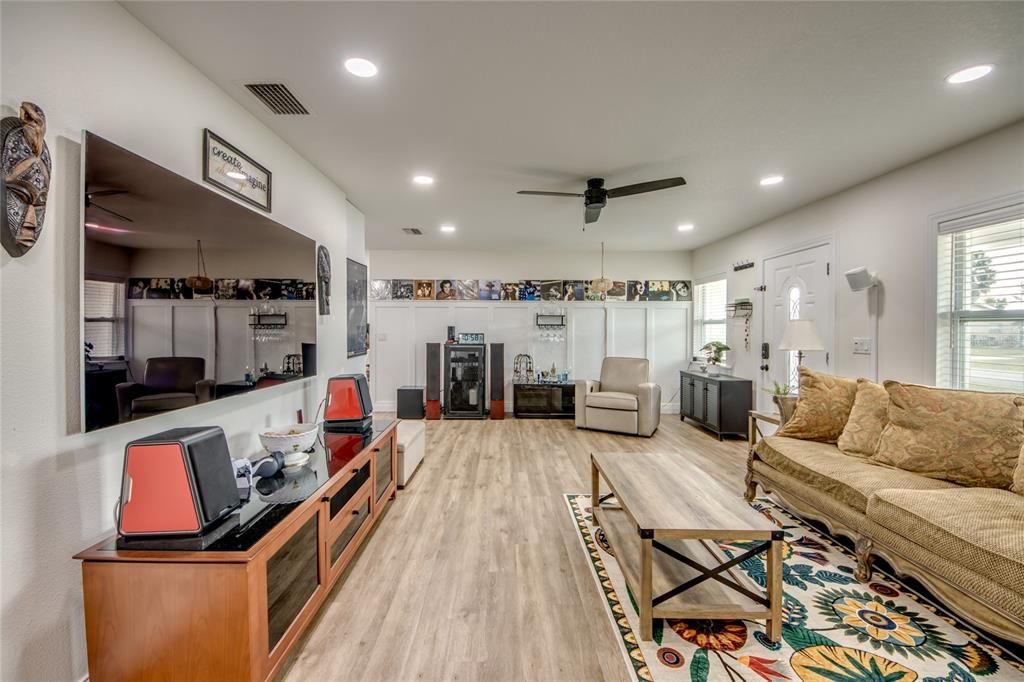 For Sale: $650,000 (3 beds, 2 baths, 1330 Square Feet)