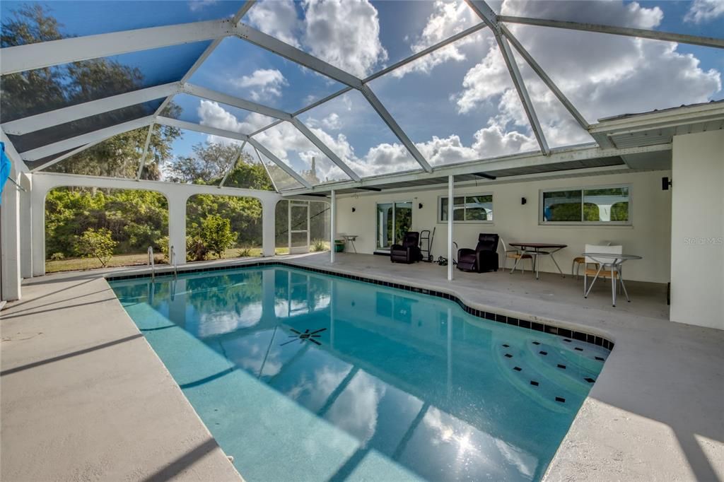 For Sale: $650,000 (3 beds, 2 baths, 1330 Square Feet)