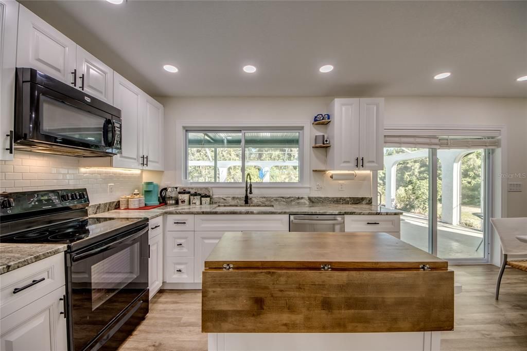 For Sale: $650,000 (3 beds, 2 baths, 1330 Square Feet)