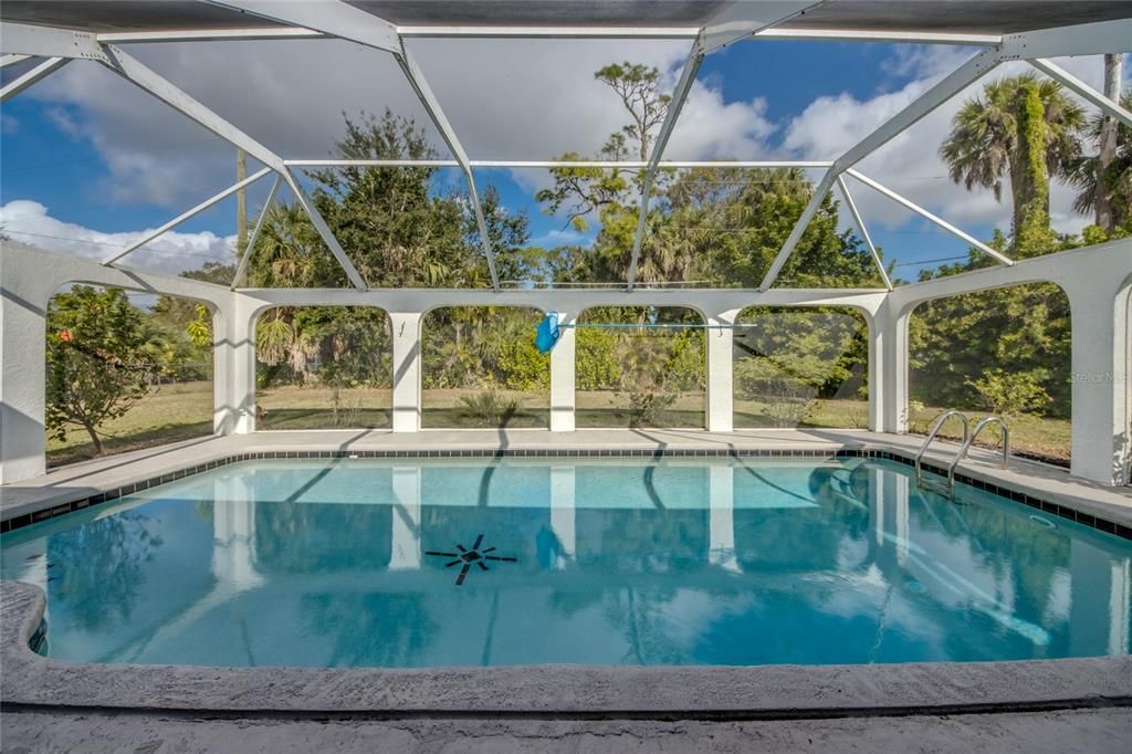 For Sale: $650,000 (3 beds, 2 baths, 1330 Square Feet)