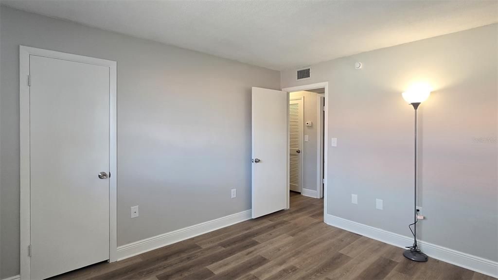 For Sale: $144,900 (2 beds, 1 baths, 900 Square Feet)