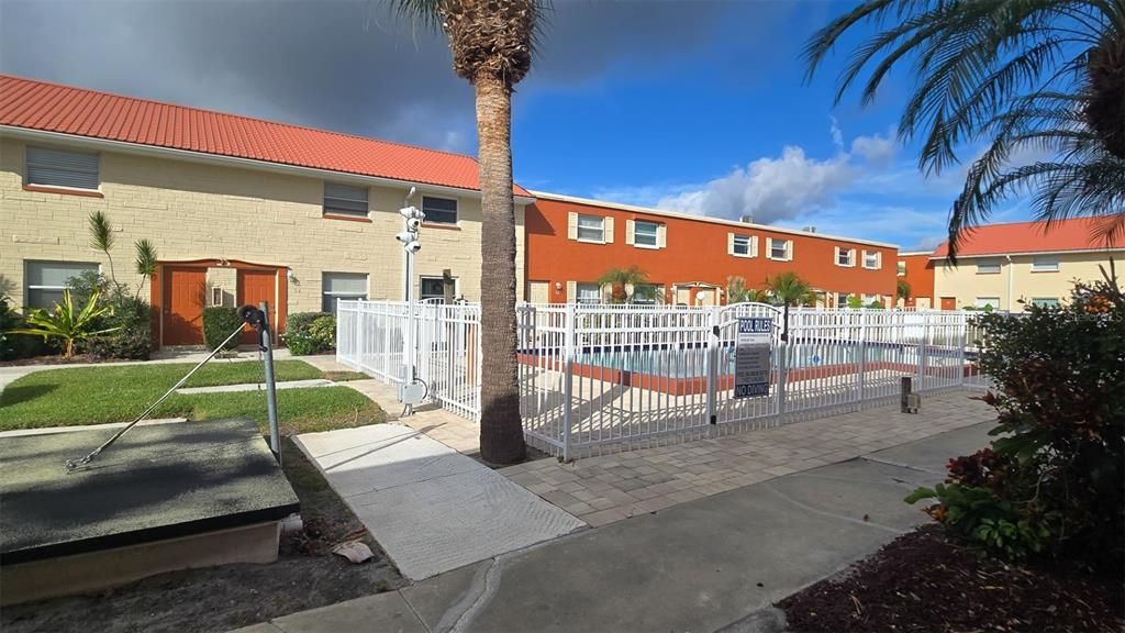 For Sale: $144,900 (2 beds, 1 baths, 900 Square Feet)