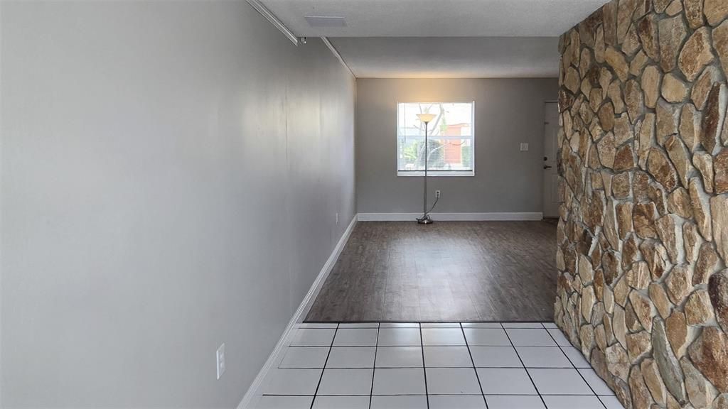 For Sale: $144,900 (2 beds, 1 baths, 900 Square Feet)