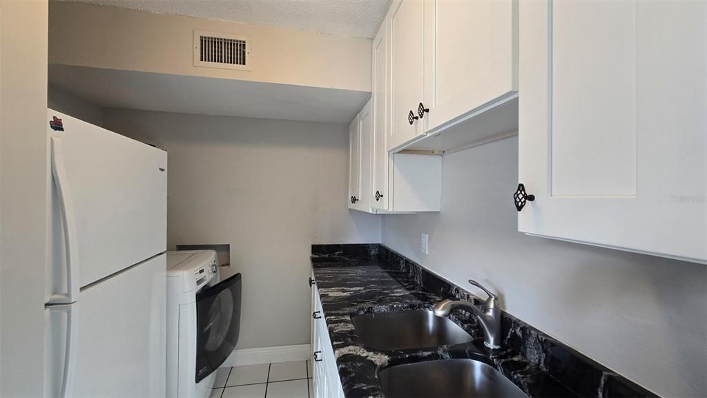 For Sale: $144,900 (2 beds, 1 baths, 900 Square Feet)